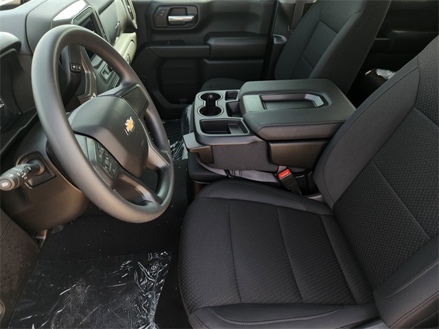 2025 Chevrolet Silverado 2500HD Custom photo 10