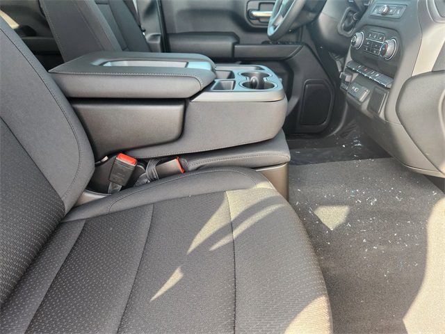 2025 Chevrolet Silverado 2500HD Custom photo 11