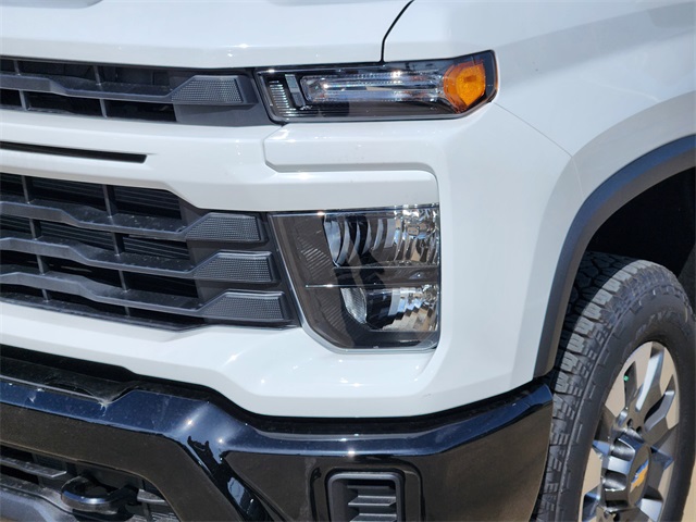 2025 Chevrolet Silverado 2500HD Custom photo 6
