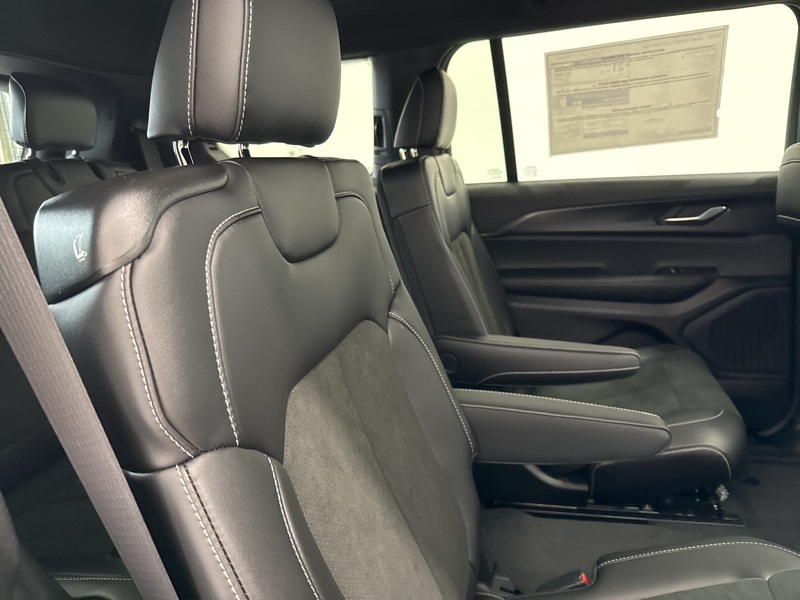 2025 Jeep Grand Cherokee Altitude X photo 12