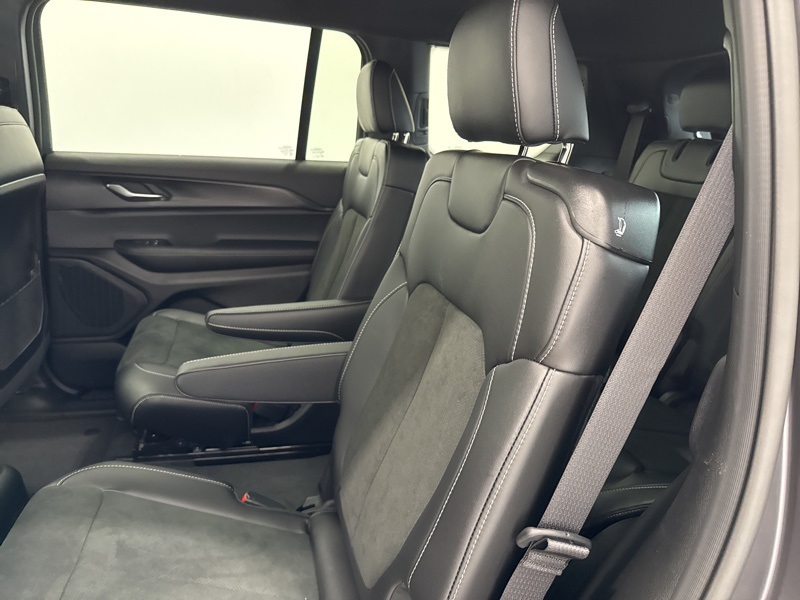 2025 Jeep Grand Cherokee Altitude X photo 18