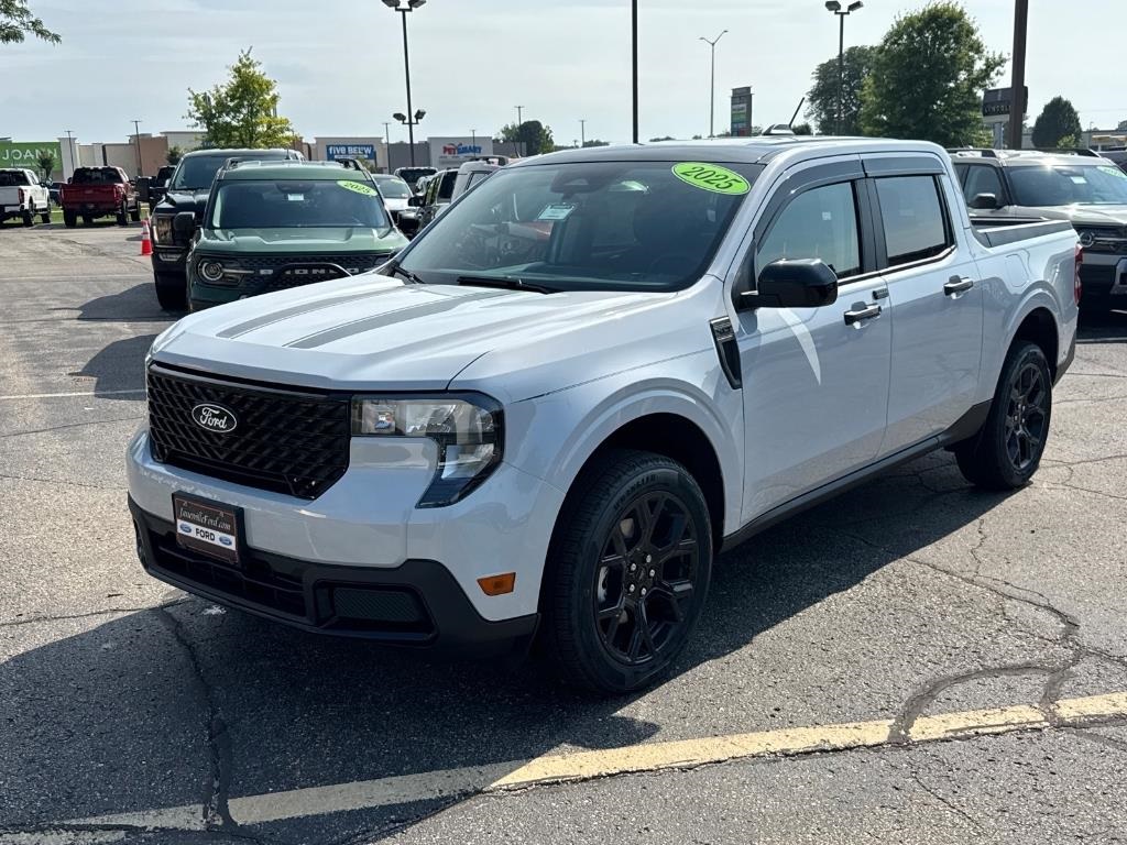 2025 Ford Maverick XLT photo 2