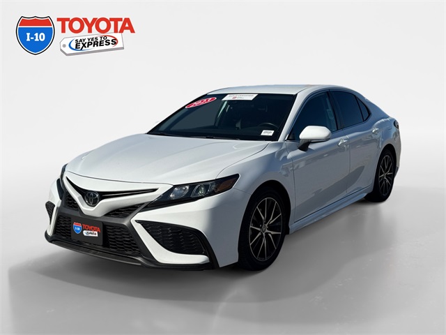 2023 Toyota Camry SE's photo
