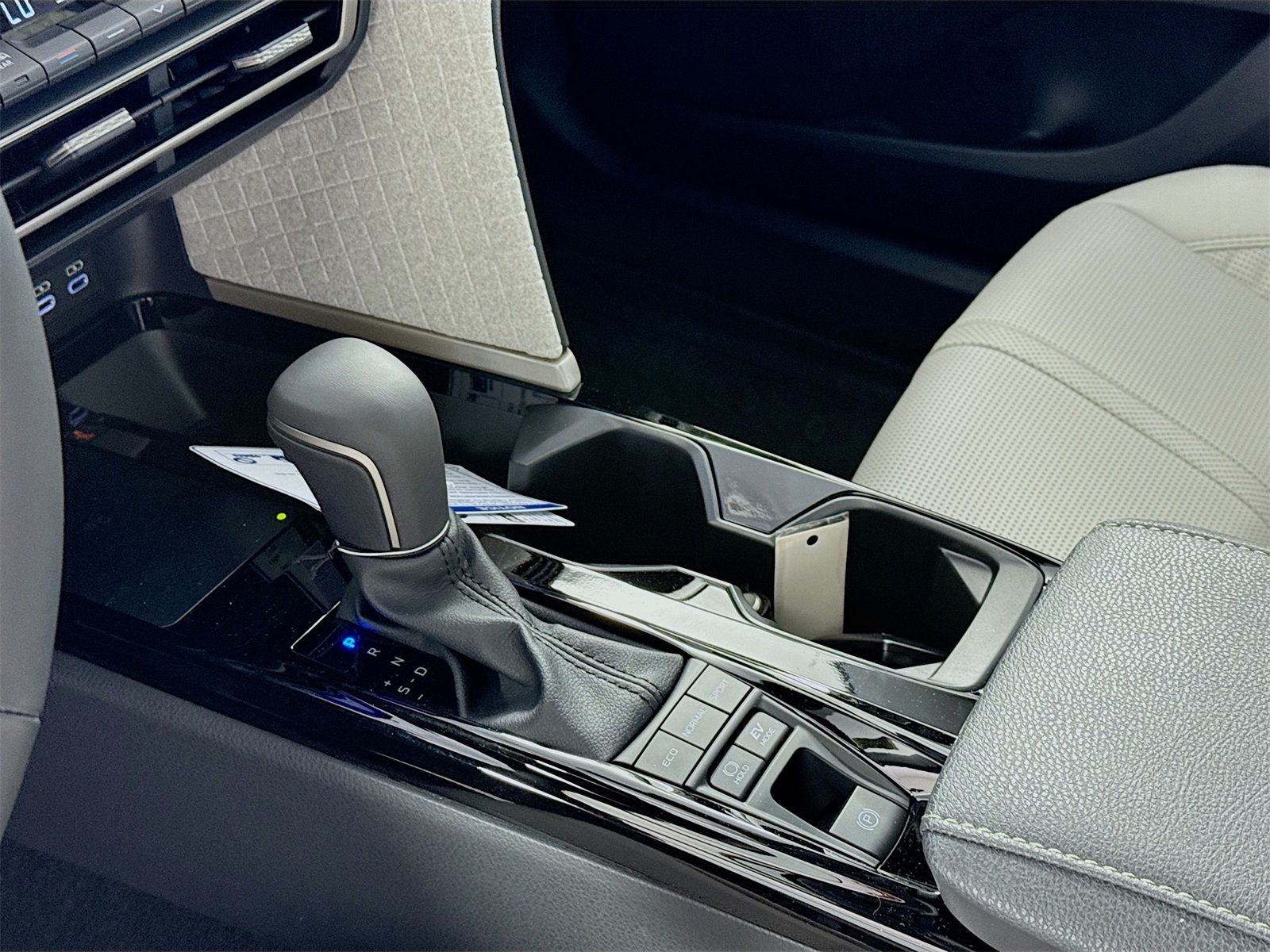 2025 Toyota Camry XLE photo 8