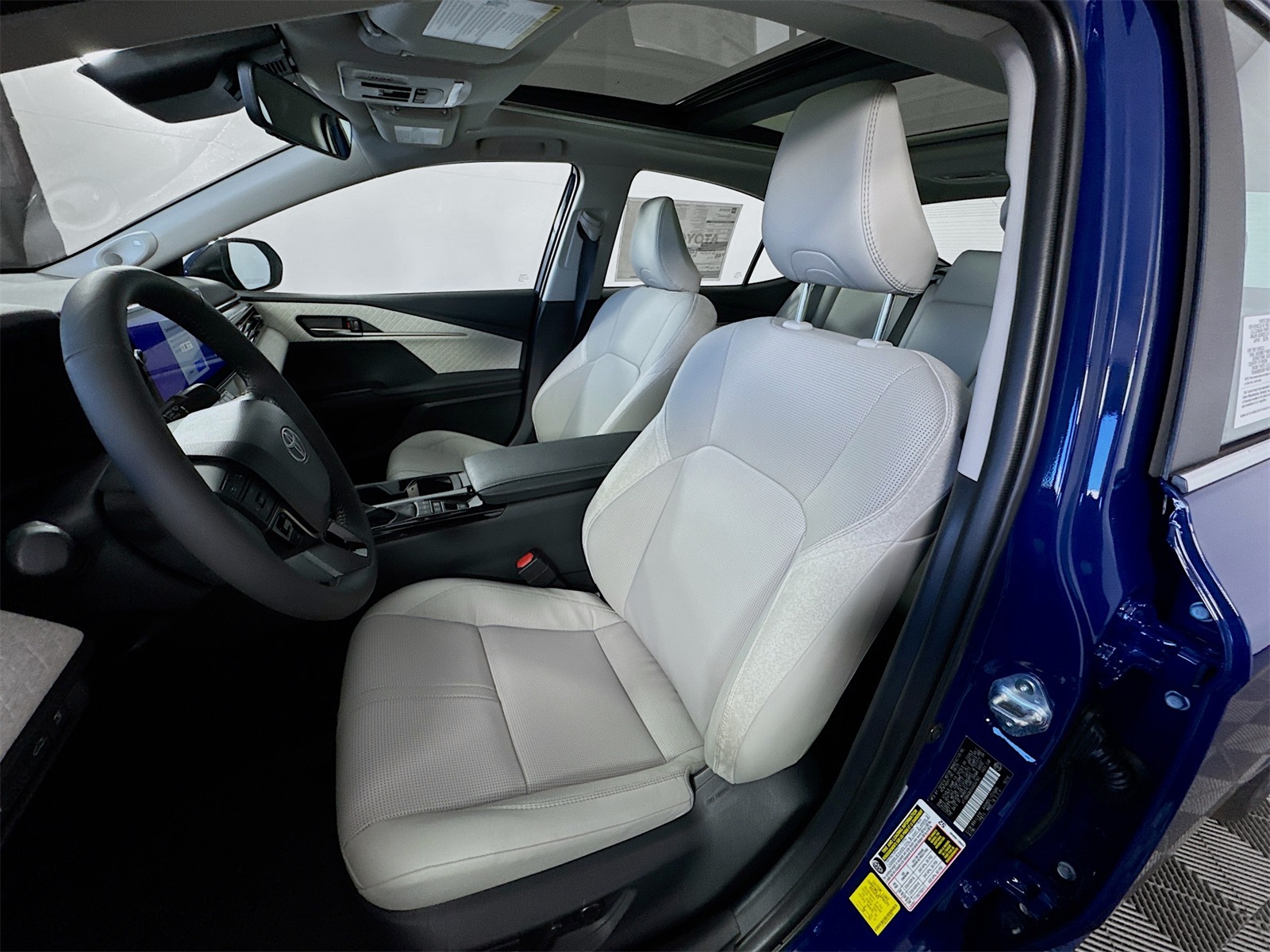 2025 Toyota Camry XLE photo 9