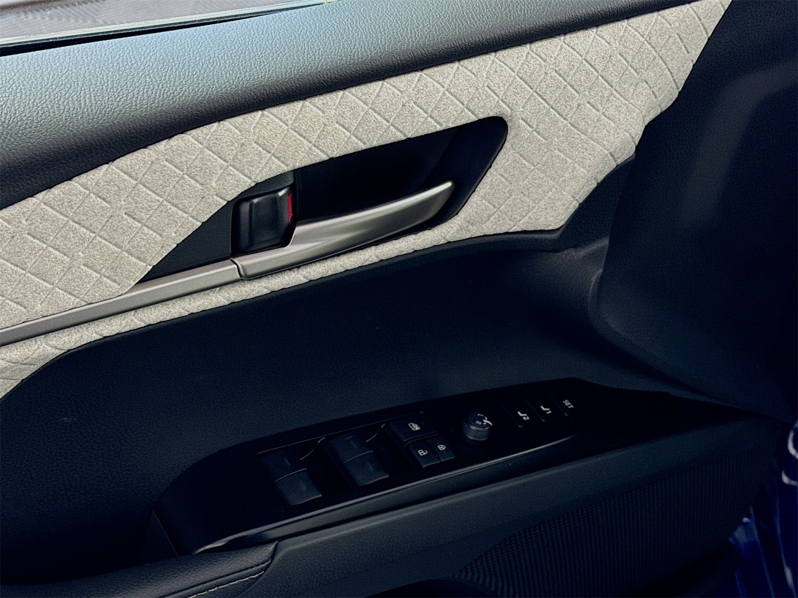 2025 Toyota Camry XLE photo 12