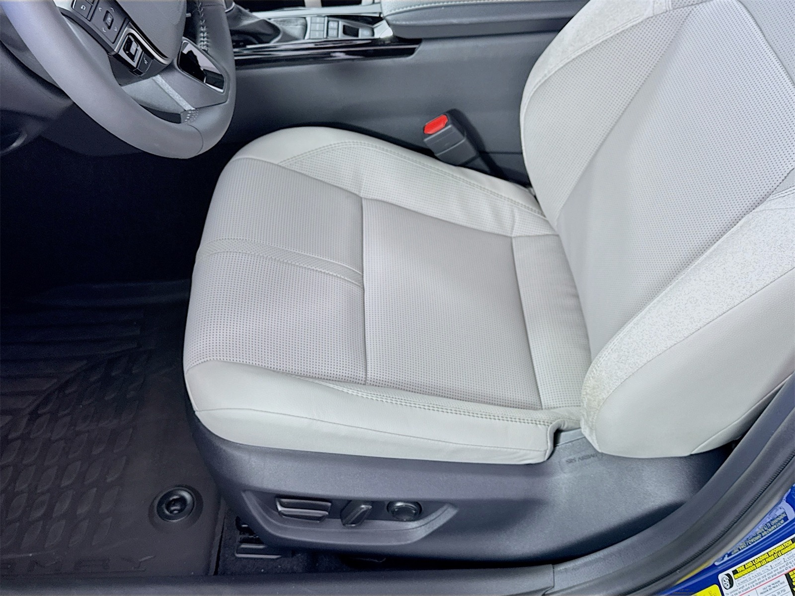 2025 Toyota Camry XLE photo 13