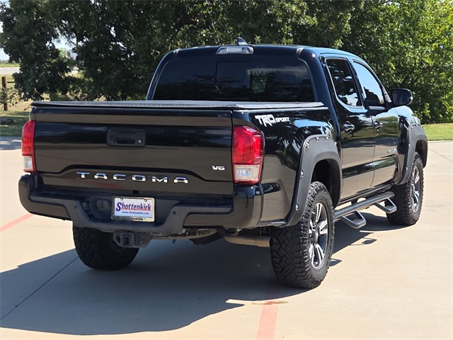 2017 Toyota Tacoma TRD Sport photo 6