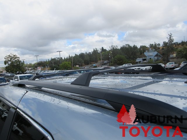 2025 Toyota Sienna XLE photo 2