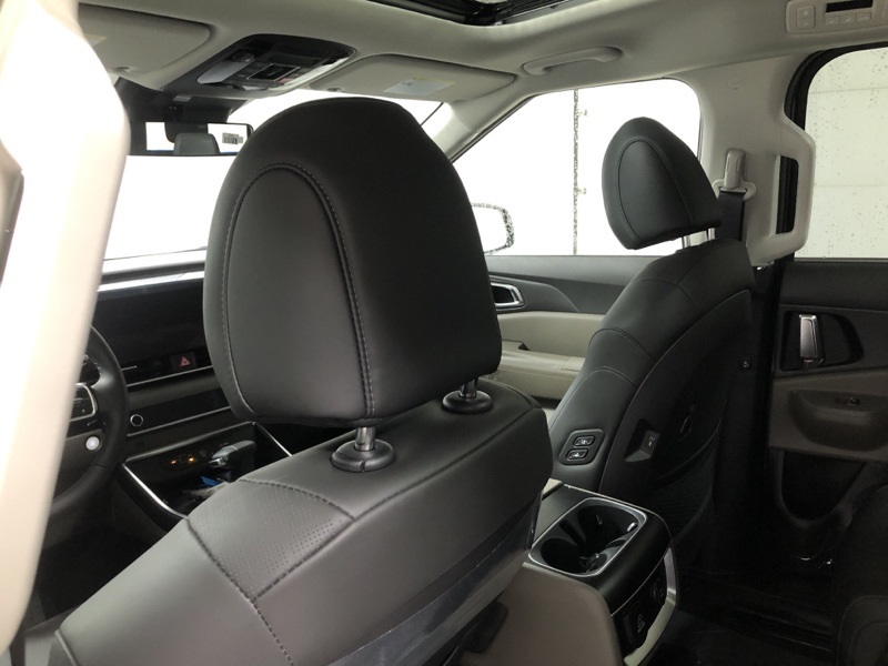 2026 Kia Carnival SX photo 12