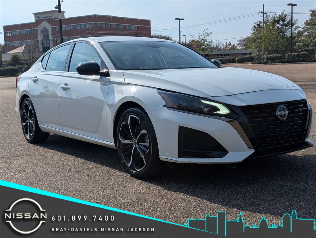 2024 Nissan Altima SR's photo