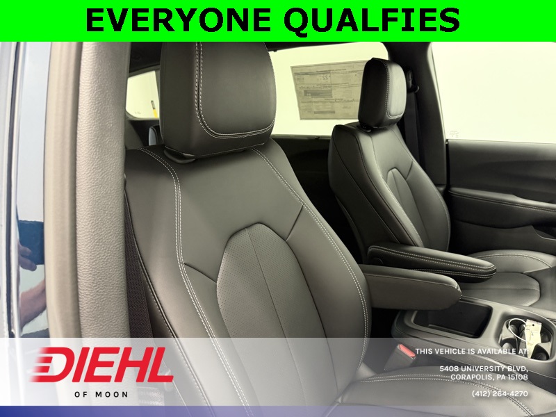 2025 Chrysler Pacifica photo 13