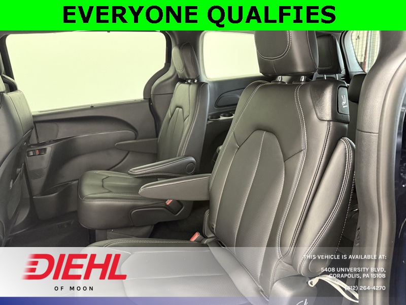 2025 Chrysler Pacifica photo 16
