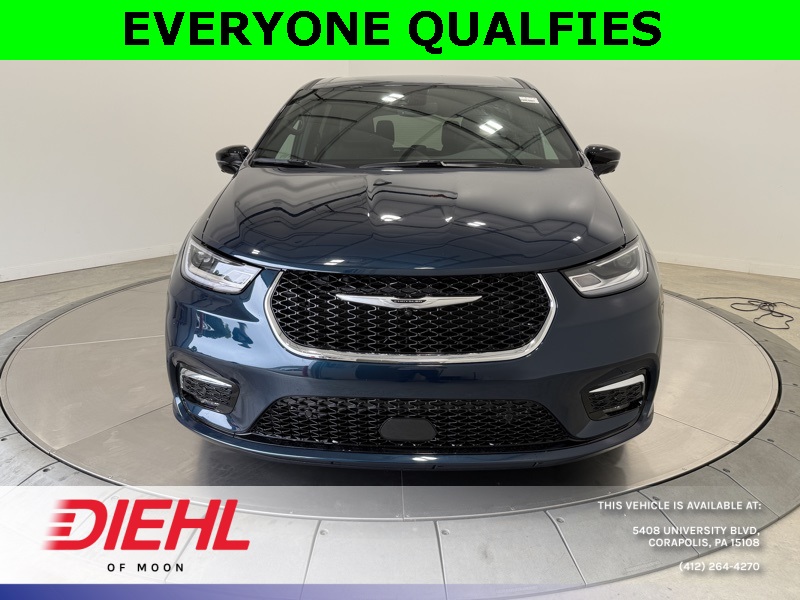 2025 Chrysler Pacifica photo 2