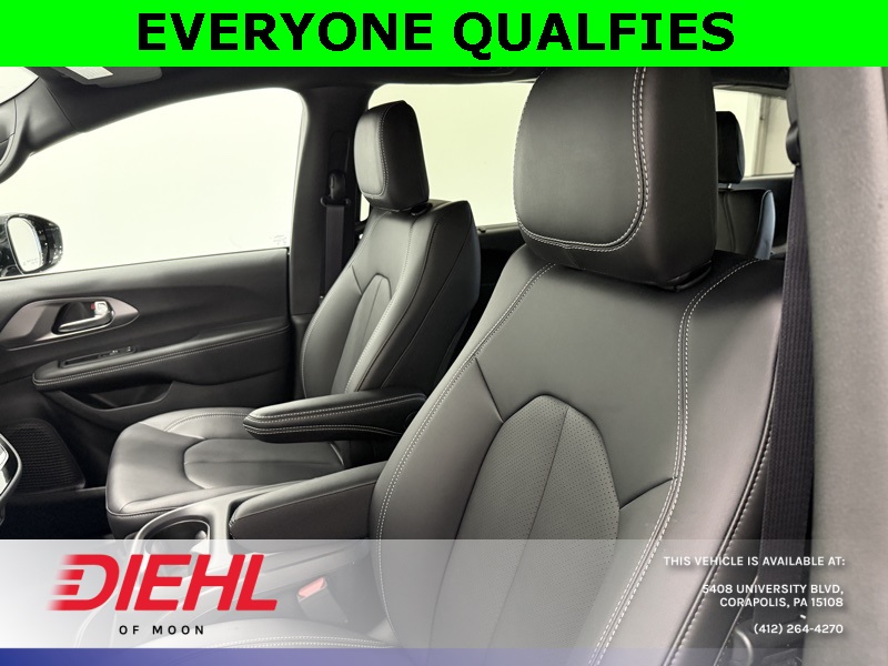 2025 Chrysler Pacifica photo 17