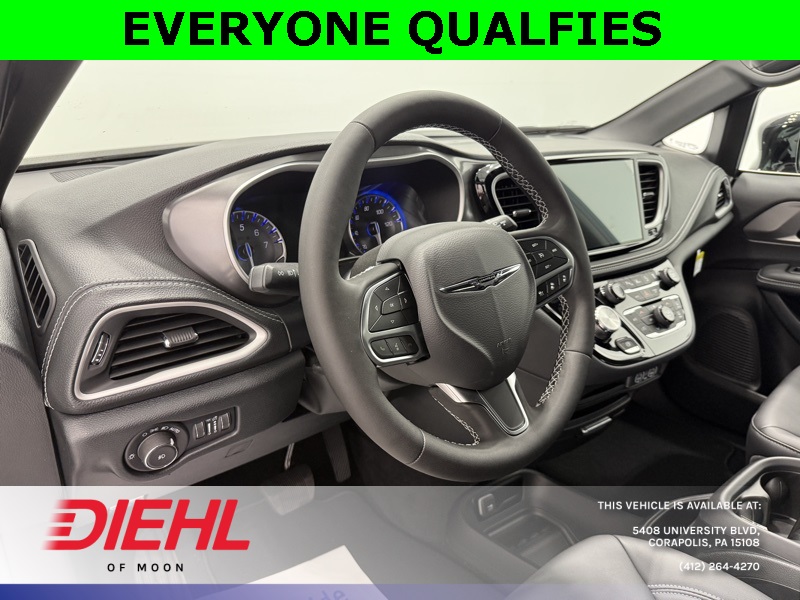 2025 Chrysler Pacifica photo 18