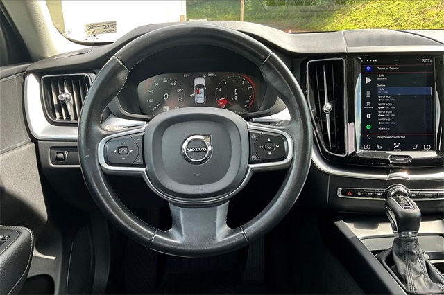 2020 Black Volvo XC60 T5 Momentum AWD SUV