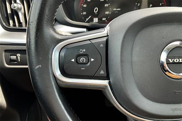 2020 Black Volvo XC60 T5 Momentum AWD SUV
