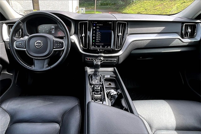 2020 Black Volvo XC60 T5 Momentum AWD SUV