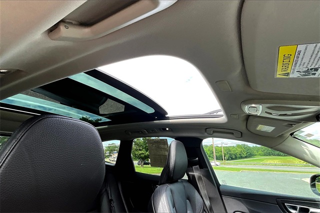 2020 Black Volvo XC60 T5 Momentum AWD SUV