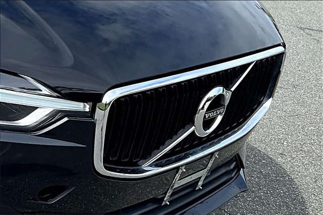 2020 Black Volvo XC60 T5 Momentum AWD SUV