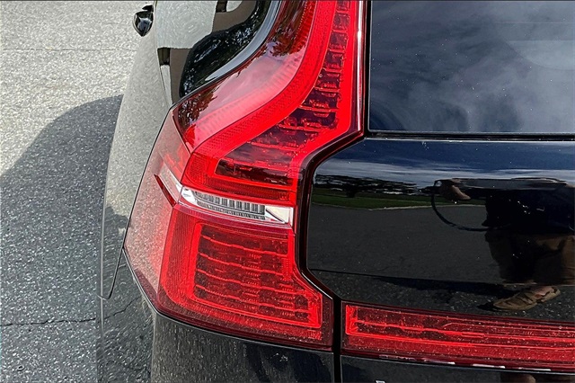 2020 Black Volvo XC60 T5 Momentum AWD SUV