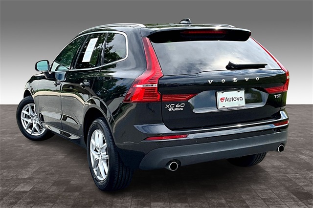 2020 Black Volvo XC60 T5 Momentum AWD SUV