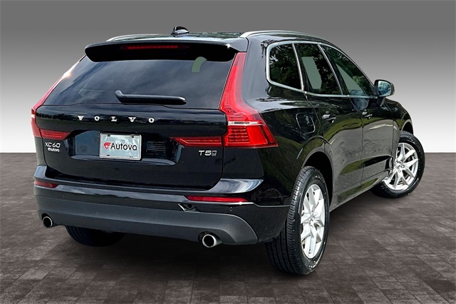 2020 Black Volvo XC60 T5 Momentum AWD SUV