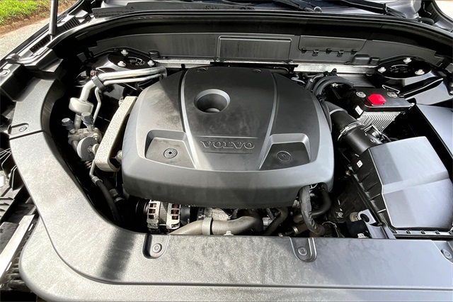 2020 Black Volvo XC60 T5 Momentum AWD SUV