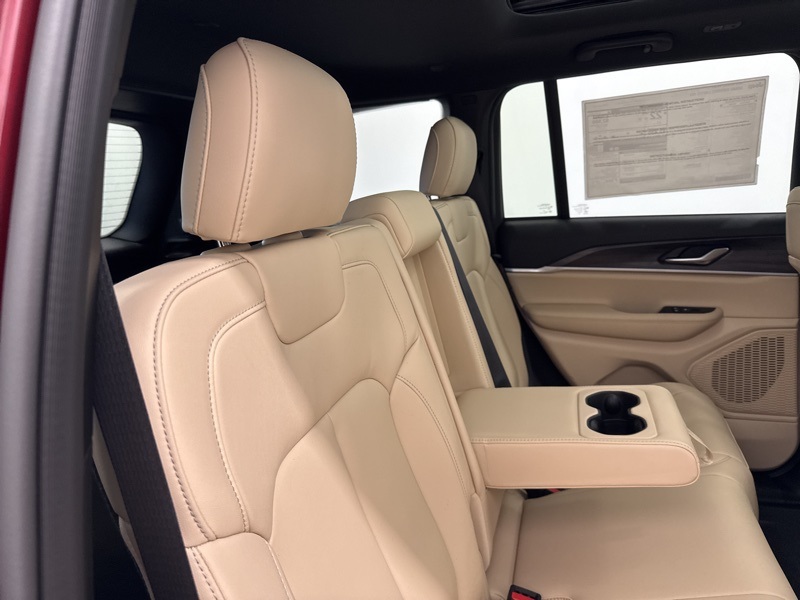 2025 Jeep Grand Cherokee Limited photo 12