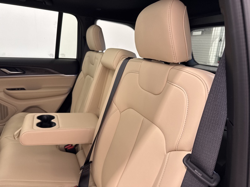 2025 Jeep Grand Cherokee Limited photo 17