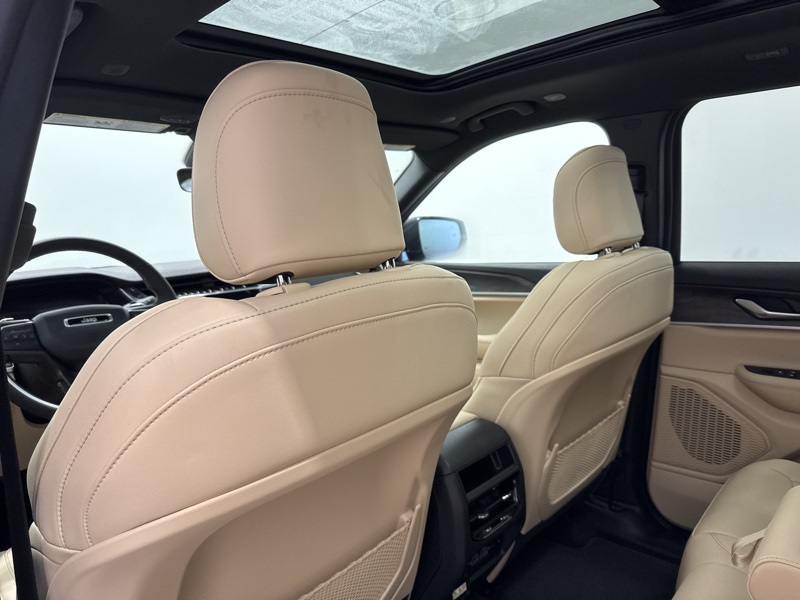 2025 Jeep Grand Cherokee Limited photo 18