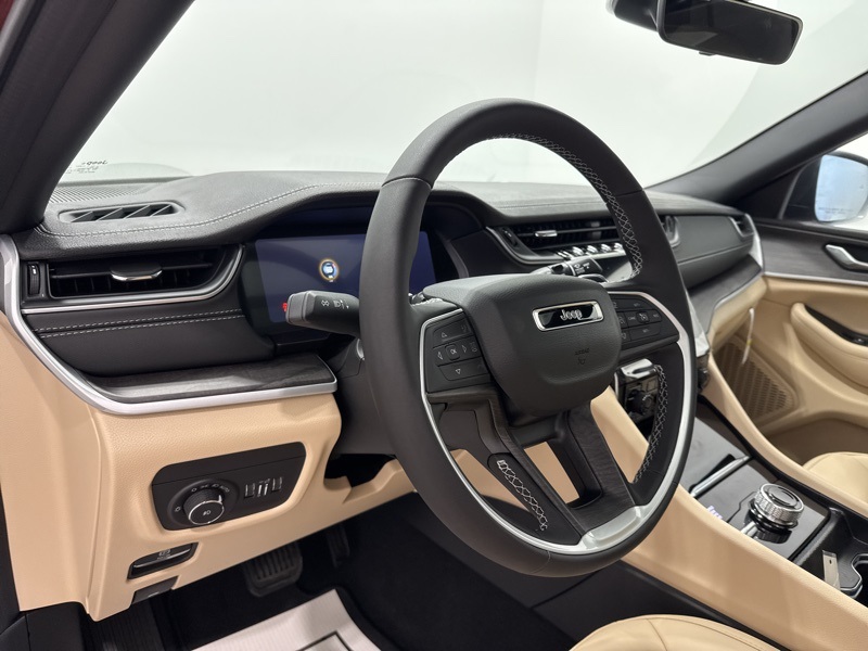 2025 Jeep Grand Cherokee Limited photo 20