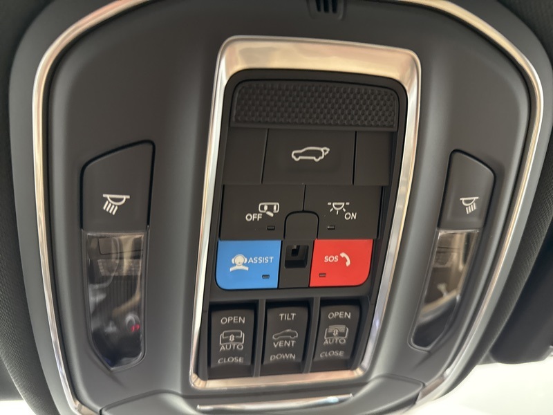 2025 Jeep Grand Cherokee Limited photo 32