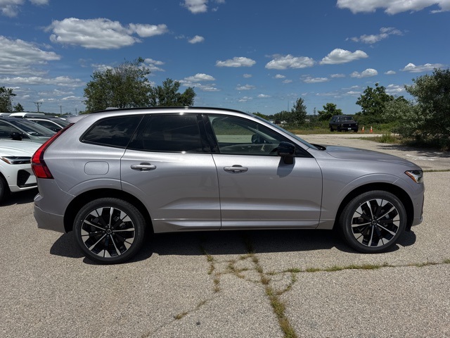 2026 Volvo XC60 B5 Plus photo 2