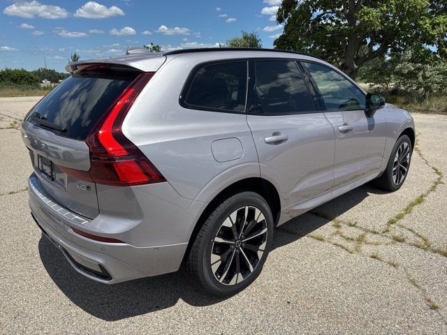 2026 Volvo XC60 B5 Plus photo 3