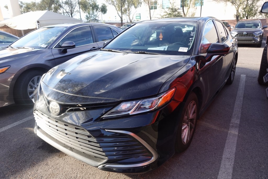 2021 Toyota Camry LE's photo