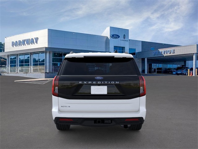 2025 Ford Expedition photo 3