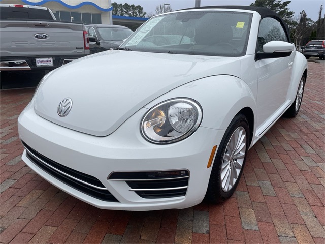 2019 Volkswagen Beetle SE's photo