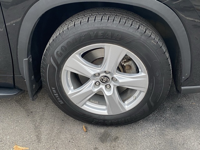 used 2021 Toyota Highlander car, priced at $22,795