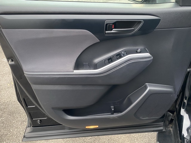 used 2021 Toyota Highlander car, priced at $22,795