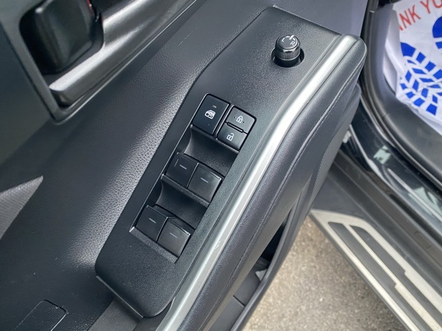 used 2021 Toyota Highlander car, priced at $22,795