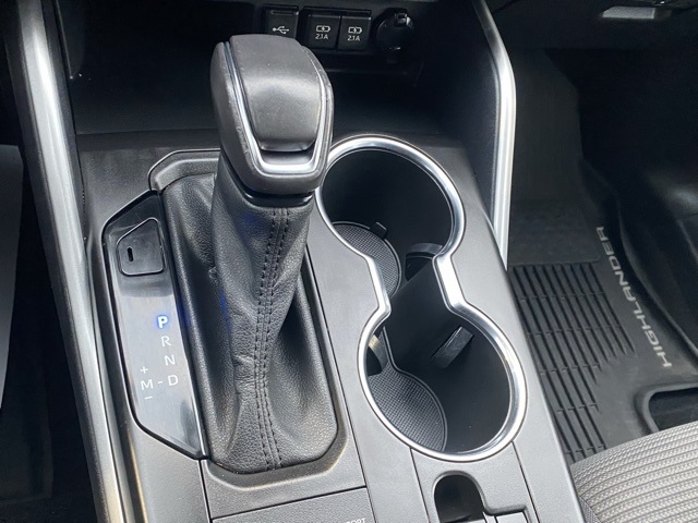 used 2021 Toyota Highlander car, priced at $22,795
