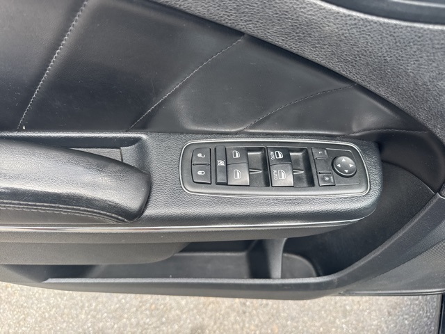 2014 Pitch Black Dodge Charger R/T RWD Sedan