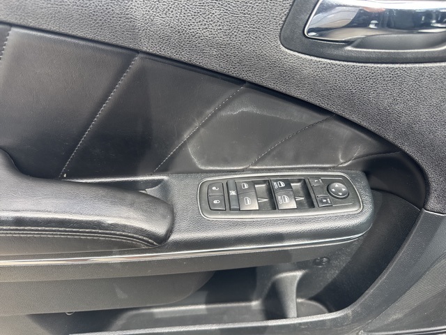 2014 Pitch Black Dodge Charger R/T RWD Sedan