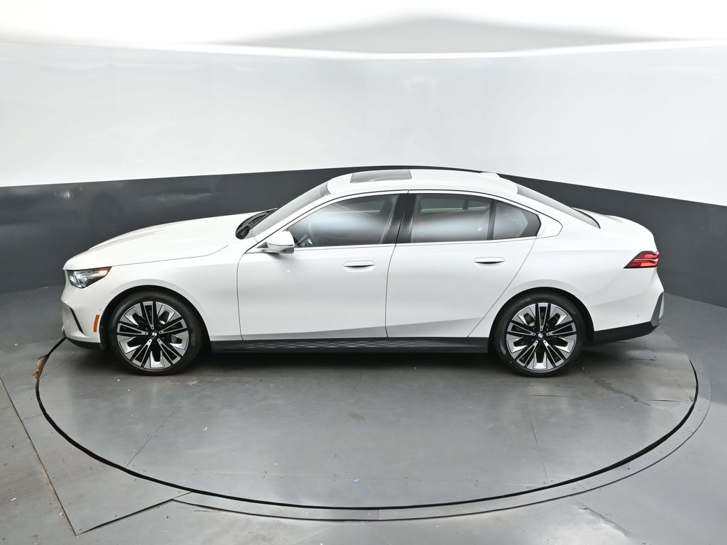 2025 Mineral White Metallic BMW 5 Series 530i RWD Sedan
