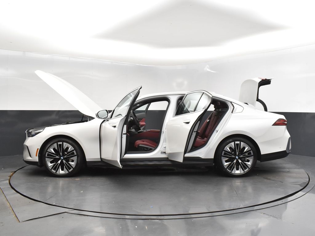2025 Mineral White Metallic BMW 5 Series 530i RWD Sedan