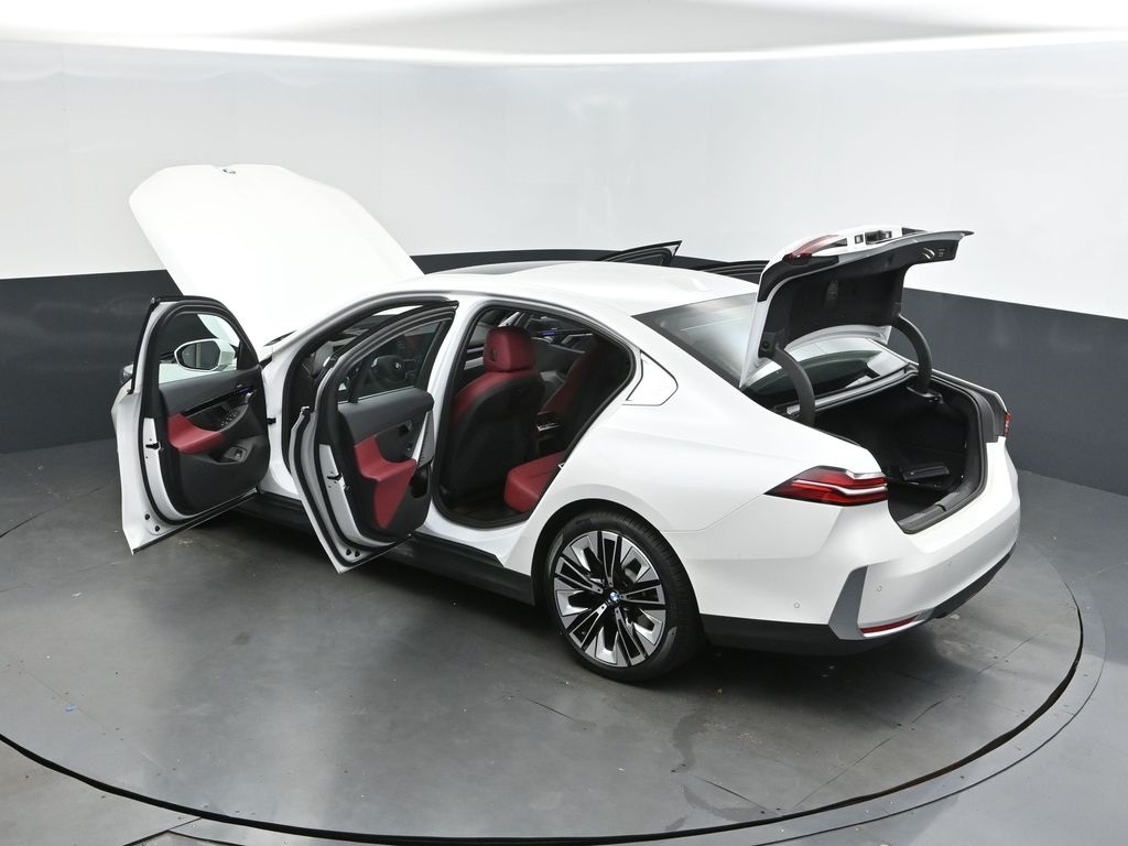 2025 Mineral White Metallic BMW 5 Series 530i RWD Sedan