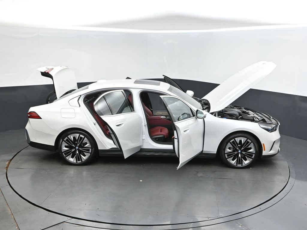 2025 Mineral White Metallic BMW 5 Series 530i RWD Sedan