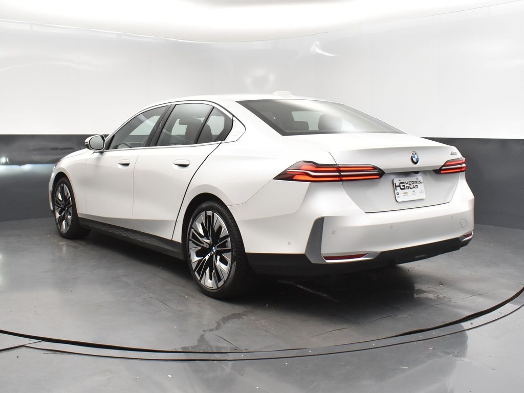 2025 Mineral White Metallic BMW 5 Series 530i RWD Sedan